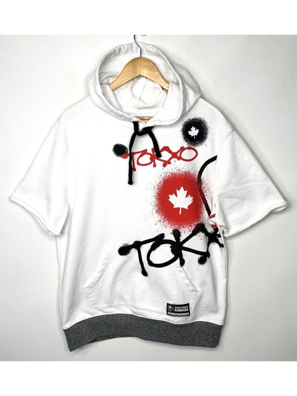 Hudson's Bay Team Canada Tokyo Olympic Hoodie Mens M Short Sleeve Graffiti White